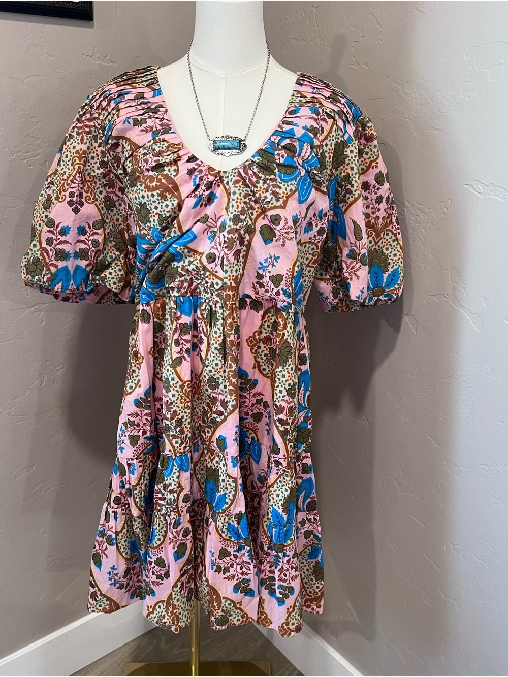 Anna Cate Sloan Dress Pink Floral Puff-Sleeve.  
NWT~ Size Large.